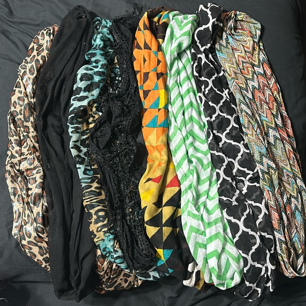 Infinity Scarves - lot of 8 infinity scarves - multi‎ print/color/fabrics